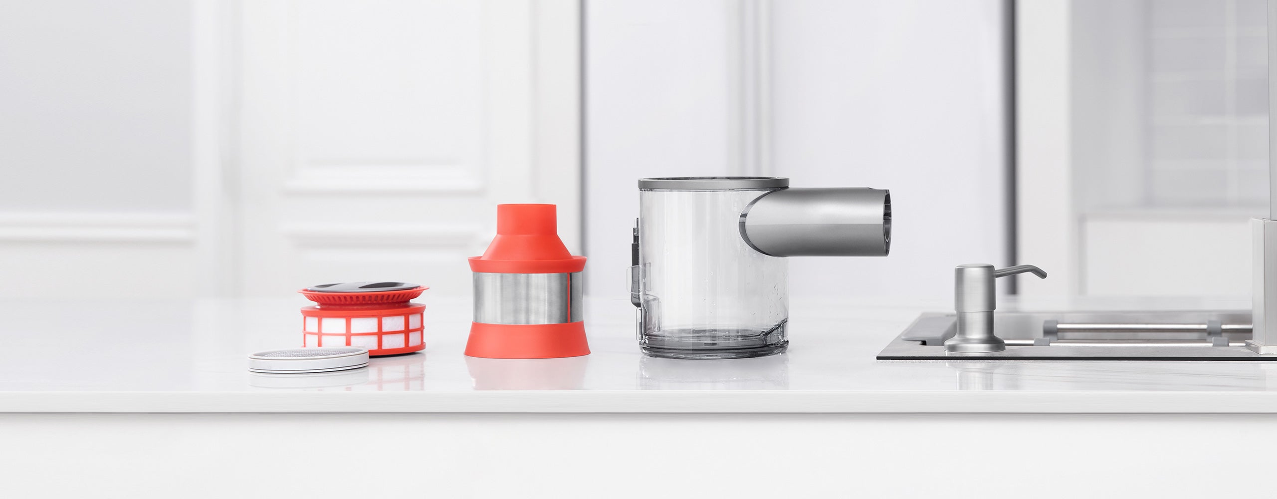 Roborock H6's fremre og bakre filtre, samt hele støvbeholderen, er enkle å vaske Roborock H6's fremre og bakre filtre, samt hele støvbeholderen, er enkle å vaske